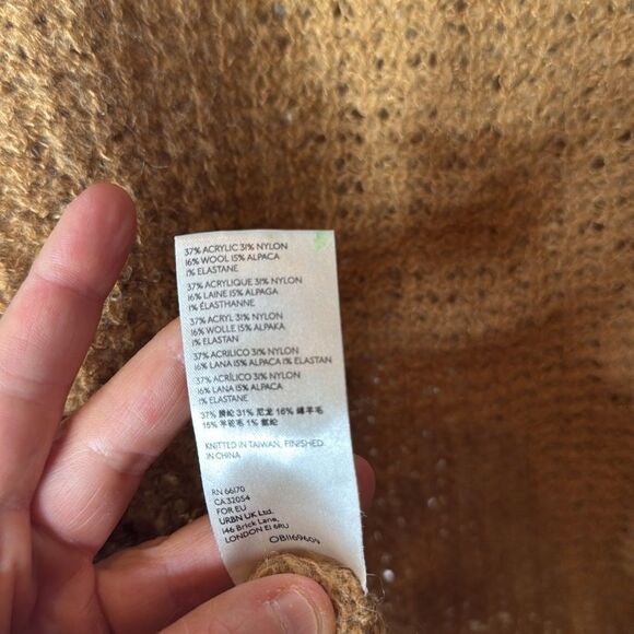 Free People Lulu Oversized V-Neck Sweater in Birchwood Brown Blouson Sweater. Lg - Picture 8 of 11